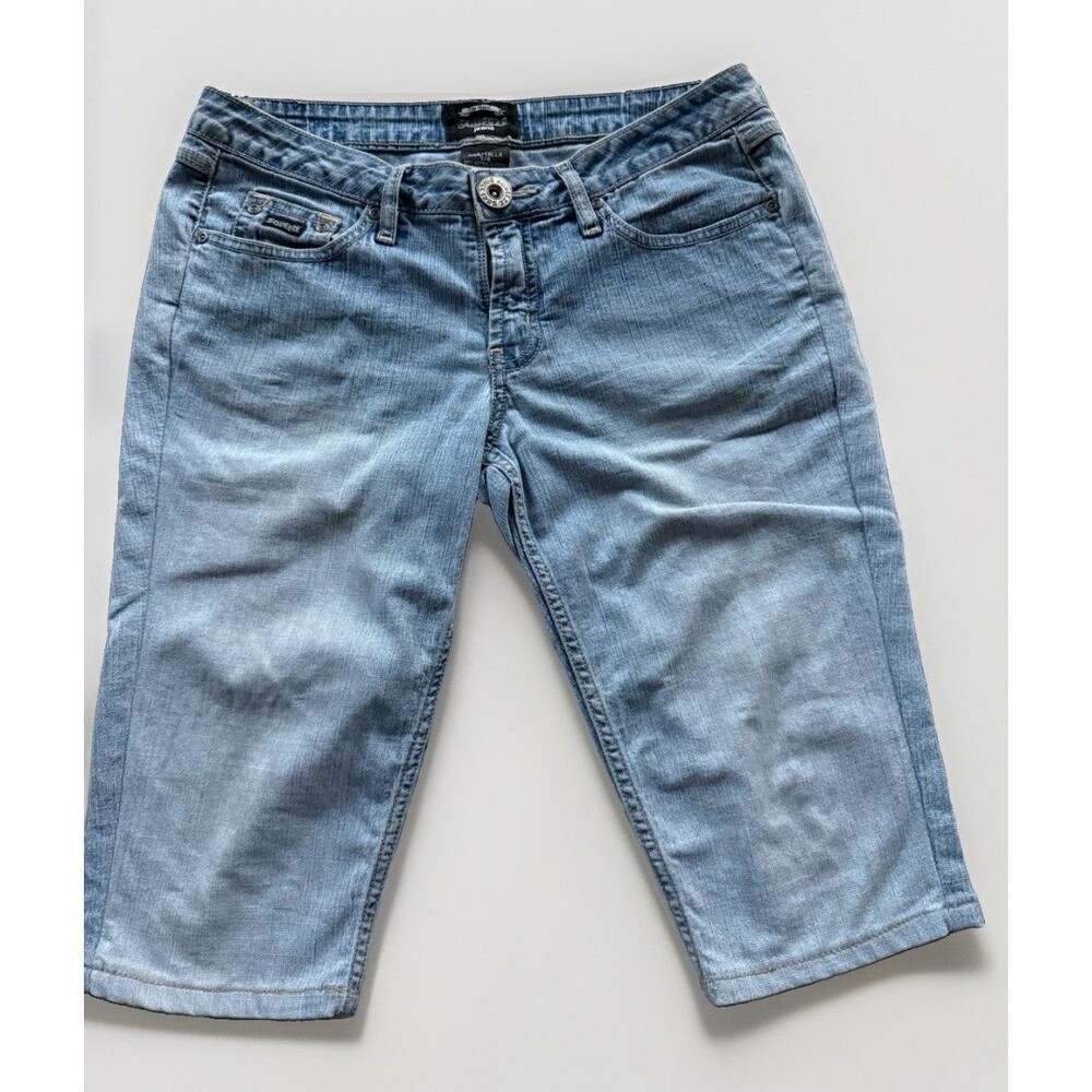 Squeeze Blue Light Wash Denim Capri Shorts 7/8 Pockets Button